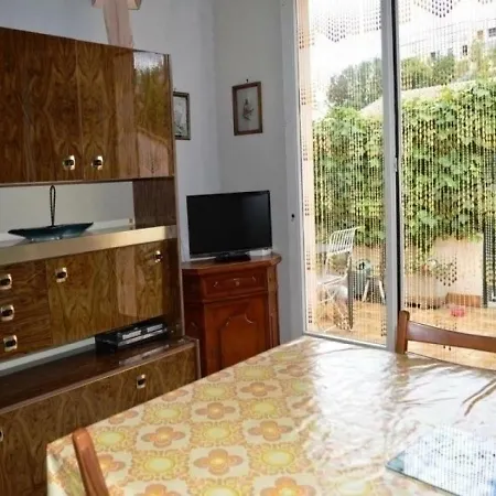 בית נופש House Lavandines 2 *